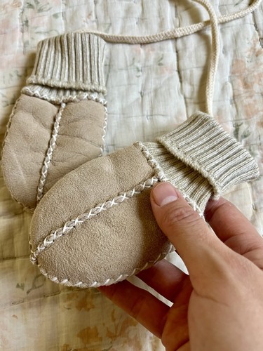 Beige lammfellfäustlinge - beige,