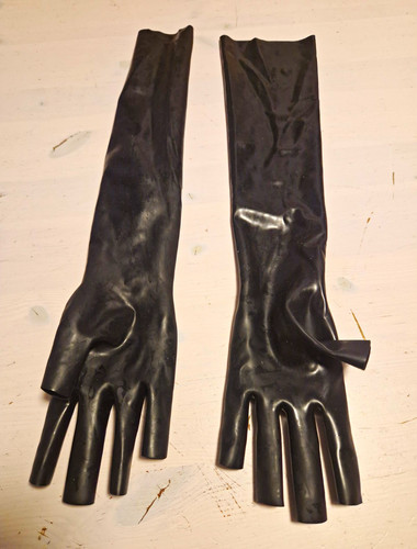 Schwarze glänzende